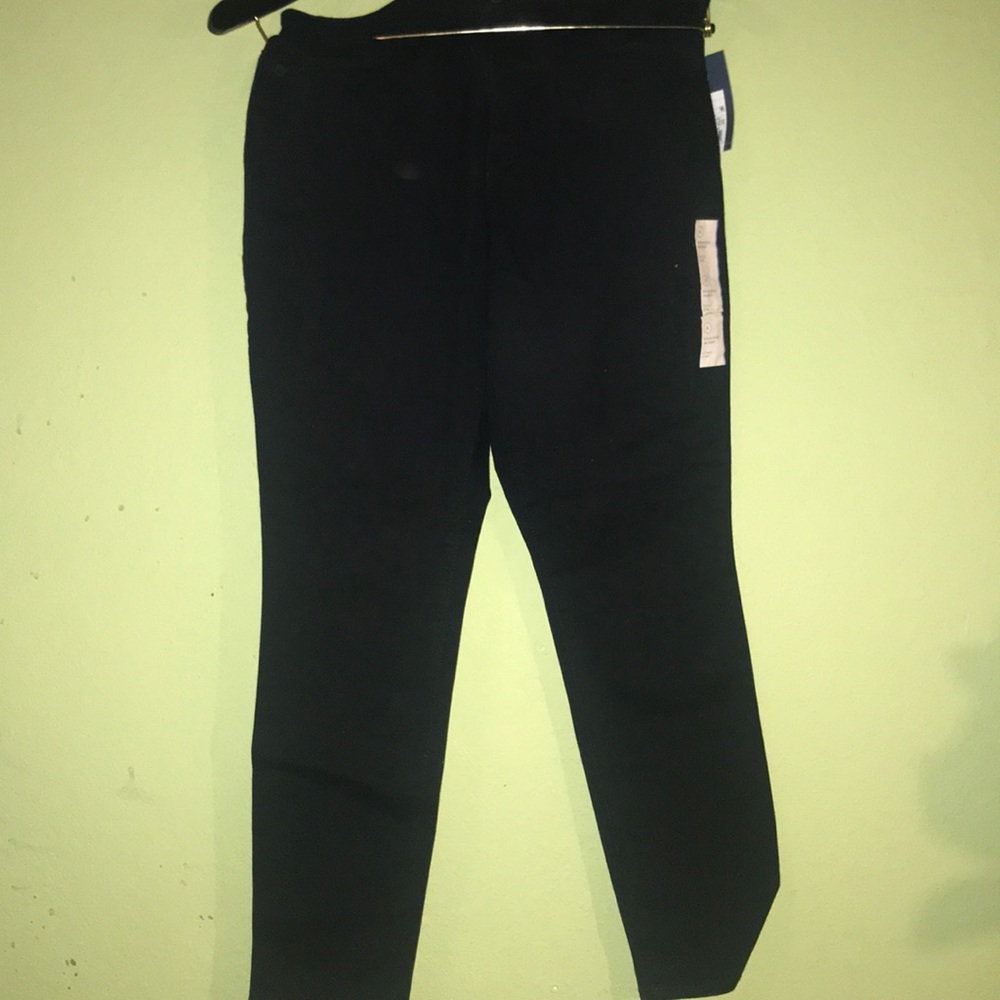 Black universal thread jeans
